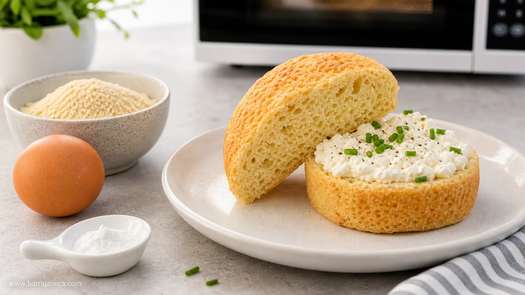pão low carb de micro-ondas com 3 ingredientes