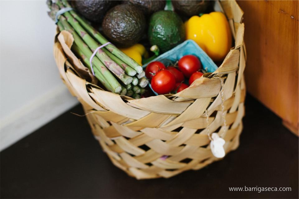 Cesta com legumes e verduras variados